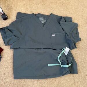 Figs scrub Set in Bonsai